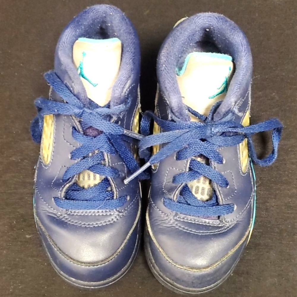 Boys Jordan shoes size 9c